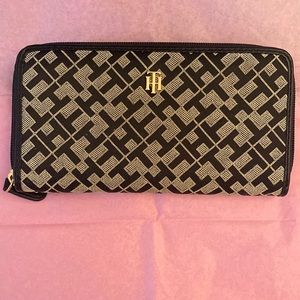 Tommy Hilfiger woman’s wallet